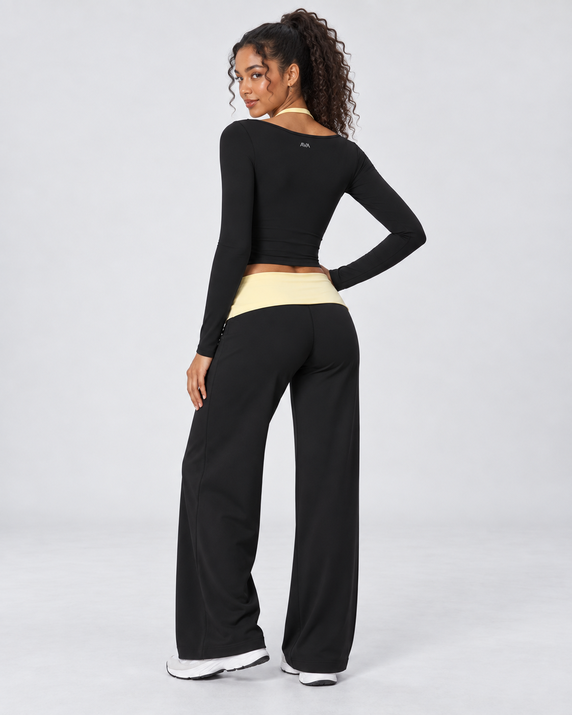 AVA Women’s Contrast Performance Set – Black & Beige